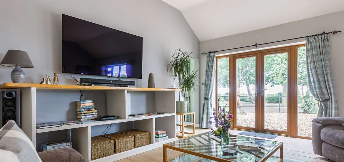 Classic Cottages - Living room